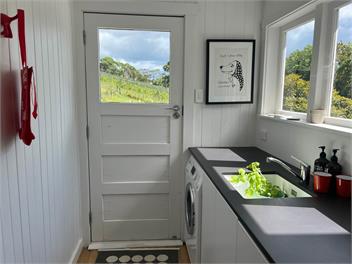 GRAPE SHED COTTAGE : Coast & Country - Waiheke Island
