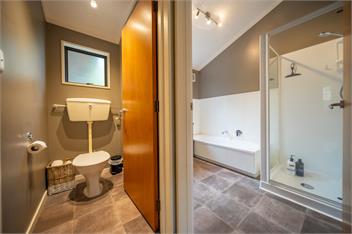 Townhouse Retreat (Bachcare) - Te Anau