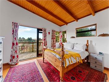 Treetop Hideaway (Bachcare) - Taupo Central
