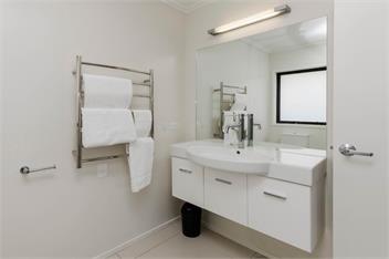 Strandon Coastal Townhouse (Bachcare) - New Plymouth