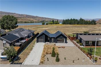 Dancing Tussock Escape (Bachcare) - Cromwell