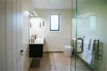 Number Three | Sleeps 8 | Family Friendly - Wanaka
