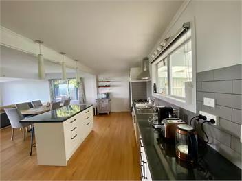 Cable Bay Moana View House -