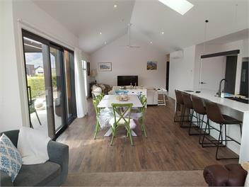 Central Cromwell Charm -