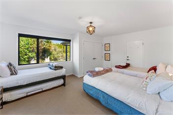 Tranquil Stay Two Mile Bay - lake views + playground -