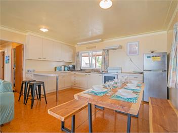 Poppy's Beach House (Bachcare) - Whangapoua