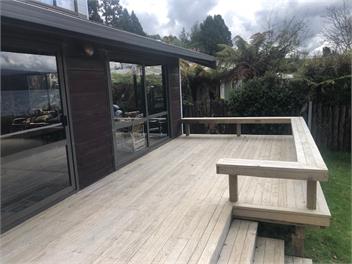 Lakefront Home with large jetty - Rotorua