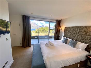 Prestigious Poole Lane - Queenstown Hill