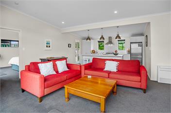 Relax on Dillon (Bachcare) - Waihi Beach