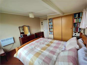 Cosy crib - amazing views, family fun, right by surf beach - Kaka Point