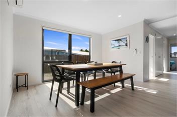 Modern Family Bach (Bachcare) - Waihi