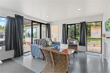 Lake-view Hideaway - Acacia Bay - Taupo