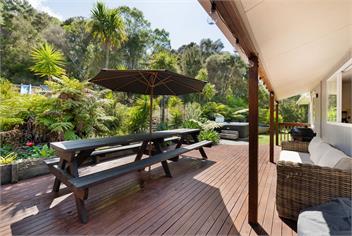 Sunny Paihia Retreat with BBQ, Spa and Pool - Paihia