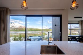 Golfers and Skiers Retreat (Bachcare) - Jacks Point