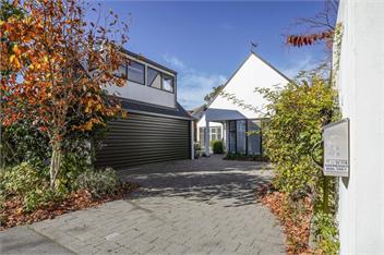 Stylish Fendalton Townhouse (Bachcare) - Christchurch