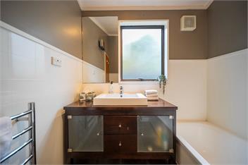 Townhouse Retreat (Bachcare) - Te Anau