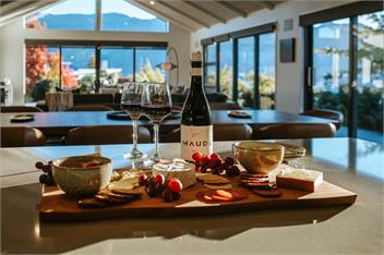 The Clearview House | Lake Views | Spa Pool | Sleeps 9 - WANAKA
