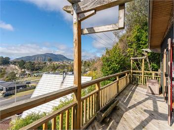 Treetop Hideaway (Bachcare) - Taupo Central