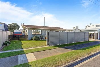 Handy Holiday Beach House  - Whangamata