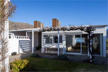Queenstown Lakeside Gem: 3 BDR, Wi-Fi & Parking - Queenstown