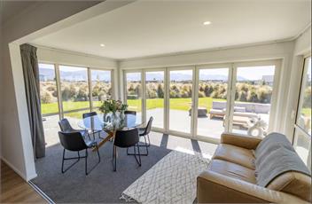 Panoramic Mountain View Retreat - Twizel