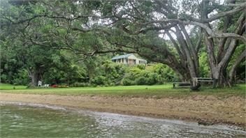 Hidden Beachfront Cottage on a Private Beach - Whangarei Heads