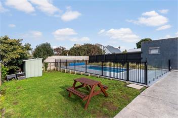 Poolside Pause (Bachcare) - 