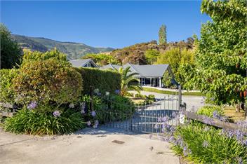 NEW large Richmond semi rural spacious quiet home with outdoor spa. -