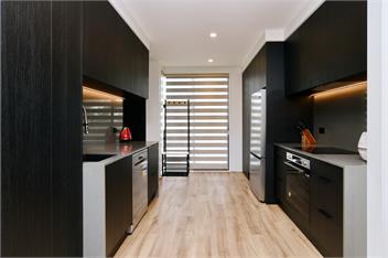 City-side Riccarton, Walk to Mall - Matai St West -