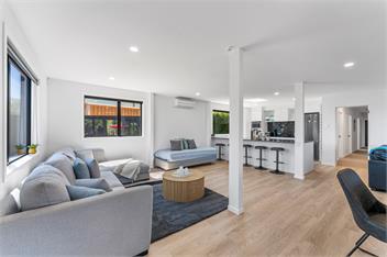 Tranquil Stay Two Mile Bay - lake views + playground -