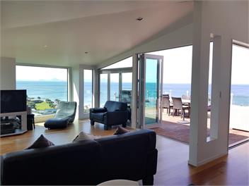 Langs Beach Stunning Ocean Views - Langs Beach