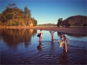 The Boatshed. Eco Modern Bach. "The Best Beach on the Planet" - Golden Bay