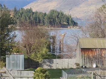 Come and ski this winter and walk to and from ski bus and apres ski bars - Queenstown