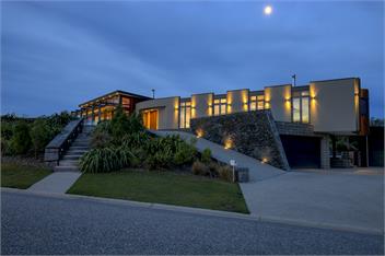 Mt Gold Retreat - Sleeps 8 - Spa Pool - Tennis Court - Wanaka
