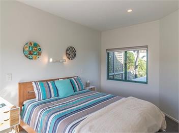 Beachfront Getaway (Bachcare) - Waikanae Beach