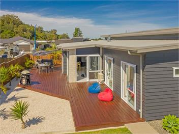 Modern Beach Pad (Bachcare) - Whitianga