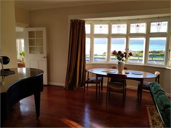 Tiromoana Beachfront Cottage in Worser Bay - Wellington