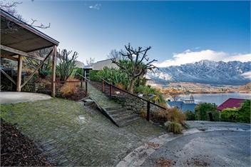 A Stunning Stay (Bachcare) - Queenstown