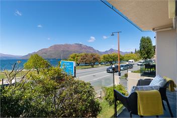 Lakefront Gem | Absolute Waterfront - Queenstown