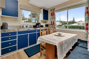 Patsy Cottage – A Charming 1960s Kiwi Bach near Kaitaia - Kaitaia