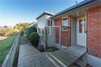 Sunny Bayview Retreat - Nelson