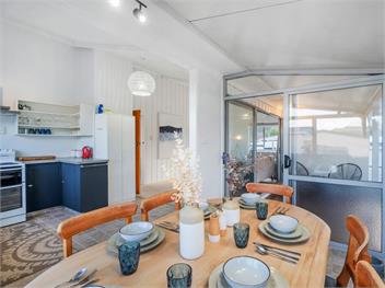 Coastal Break Bach (Bachcare) - Whangamata