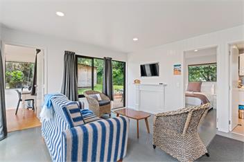 Lake-view Hideaway - Acacia Bay - Taupo