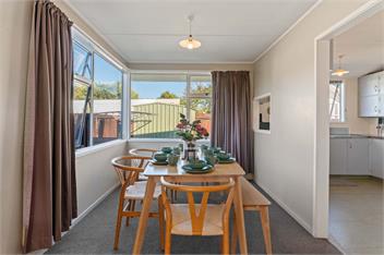 The Bay Breeze Retreat (Bachcare) - Taupo