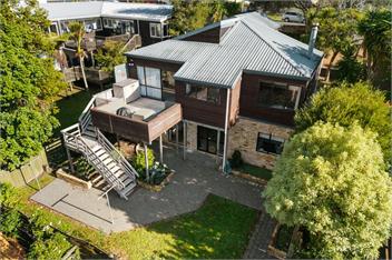 Waiake Family Retreat (Bachcare) - Auckland