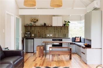 Wainui Stream Homestead and Cottage - Raglan