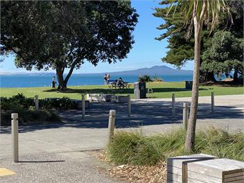 Village Apartment - Cafes - Beach & Pool!! -North Shore - Auckland