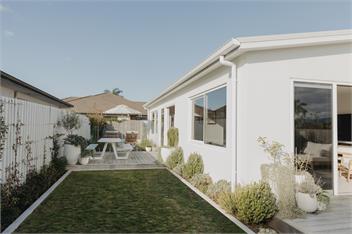 Papamoa Beach Retreat with Pool - Papamoa