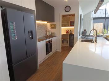 Central Cromwell Charm -