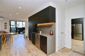 City-side Riccarton, Walk to Mall - Matai St West -